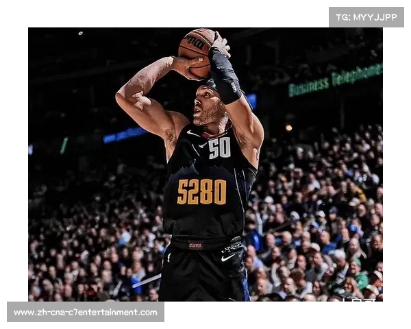 约基奇精准轻吊助攻 戈登精彩转身背扣完成空中绝技